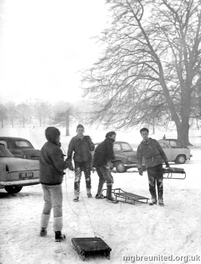 1963 SLEDGING IN WOLLATON PARK Appropriate number plate for the car on the left: 98 BRR